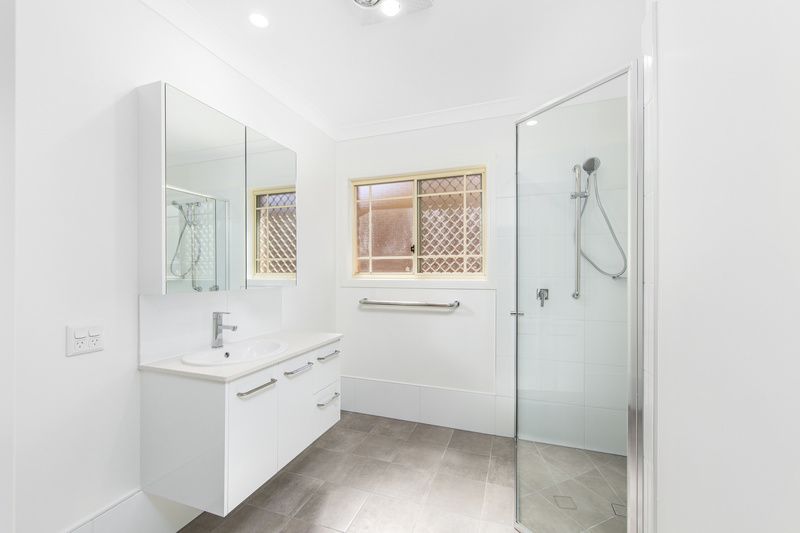 Sunny Two Bedroom, full refurbishment