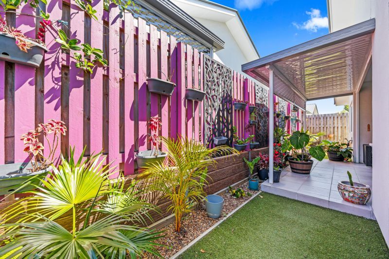 Attention Garden Lovers... Stylish Alfresco Living Awaits!