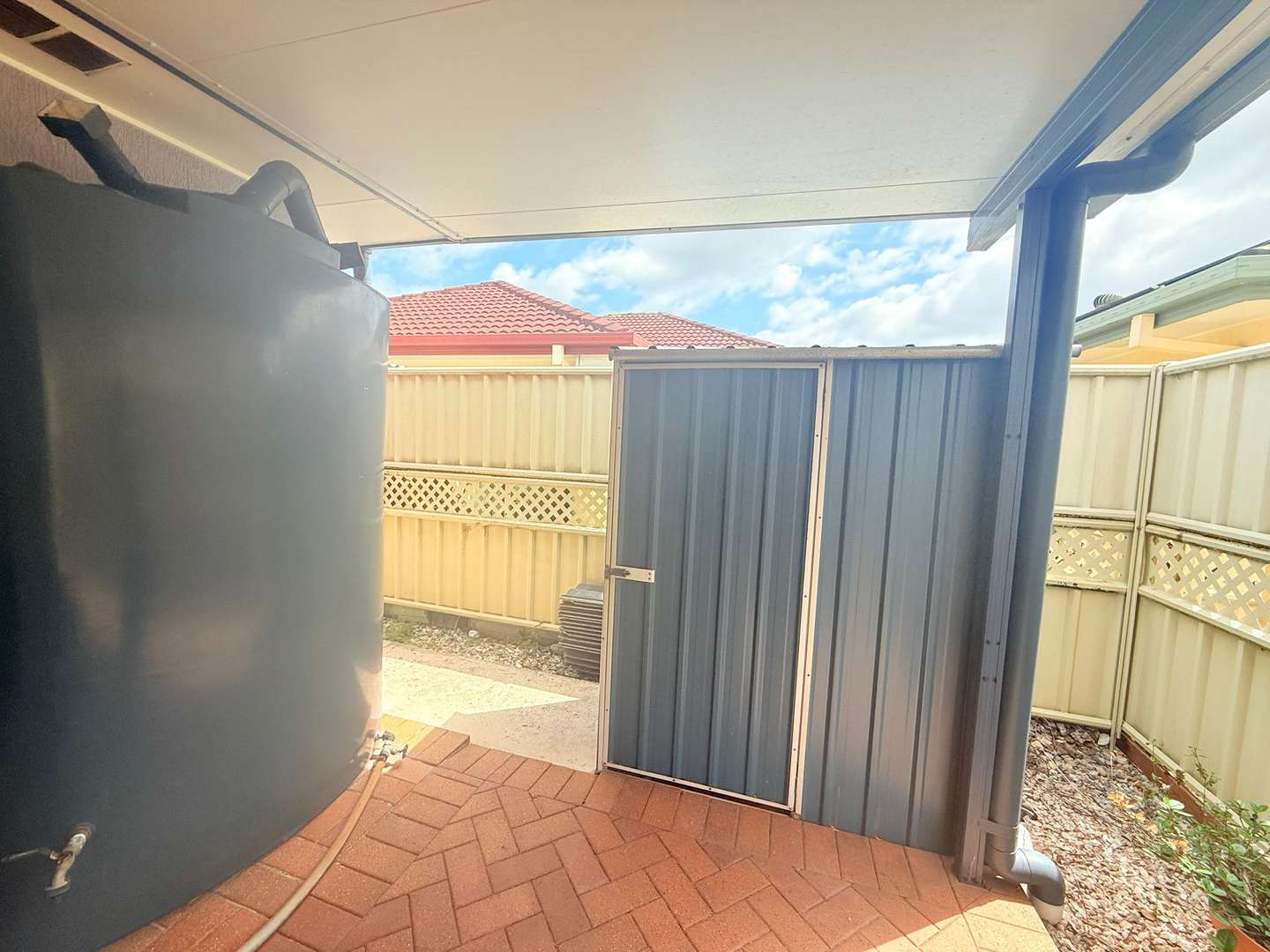 Light Bright and Open plan living - Over 50's gated complex.