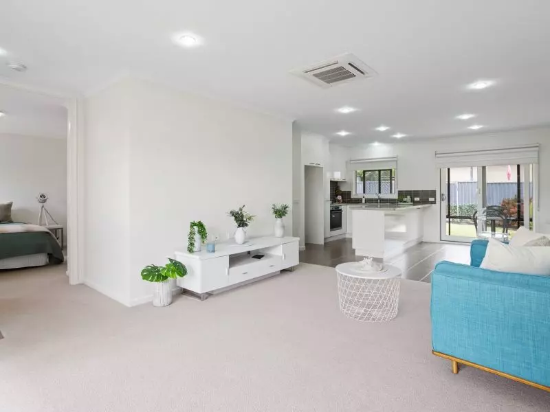 Lovely Villa with Courtyard and Sunroom