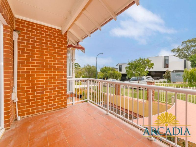 THE BEAUMONT SWANBOURNE - Top Floor 3 Bedroom North Facing Balcony