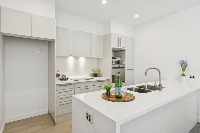 Stylish Space, Sunlit Private Balcony