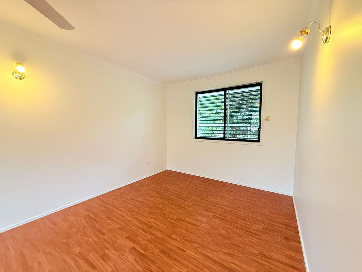 NEW Paint... New Carpets, Ready to move in! - Over 50's Lifestyle complex