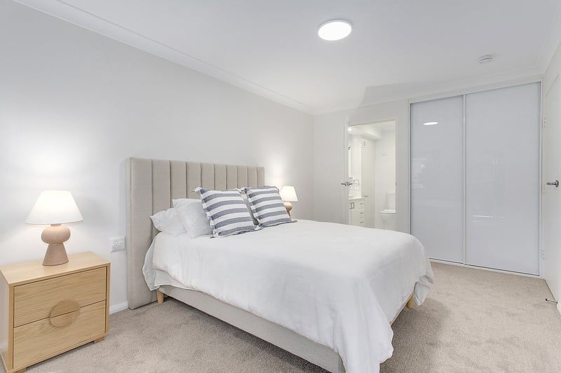 Bright Serviced Apartment in Prime Lutanda Manor Position