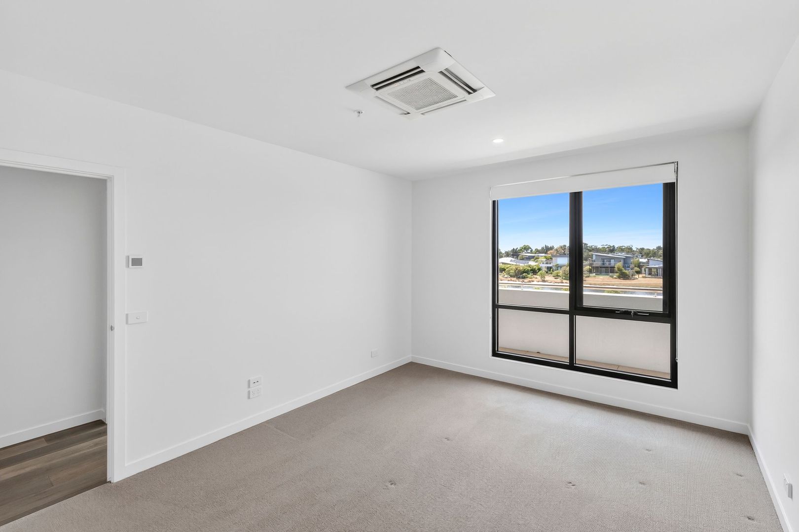 Apartment 4 - 20 Airlie Avenue