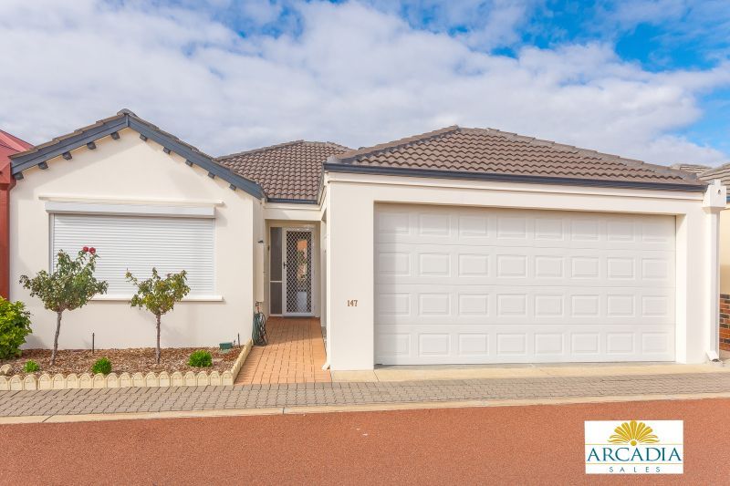 ARCADIA WATERS MADDINGTON - Dress to Impress...