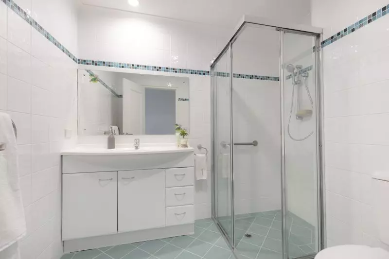 Gorgeous renovated sunny unit