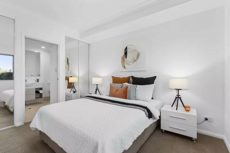 Light & Bright Living, Refurbished... See it to Believe it!!