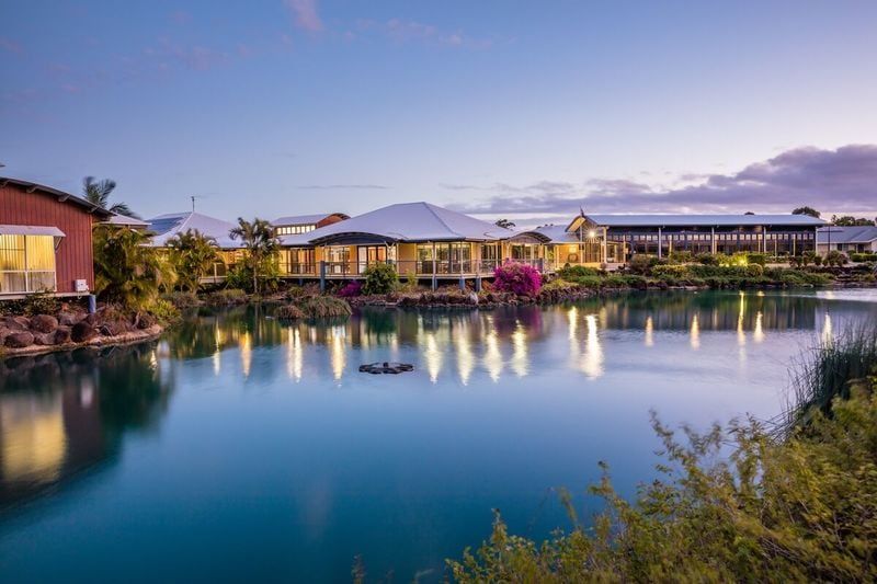 Tranquil Cul-de-sac Retreat Close to Gardens