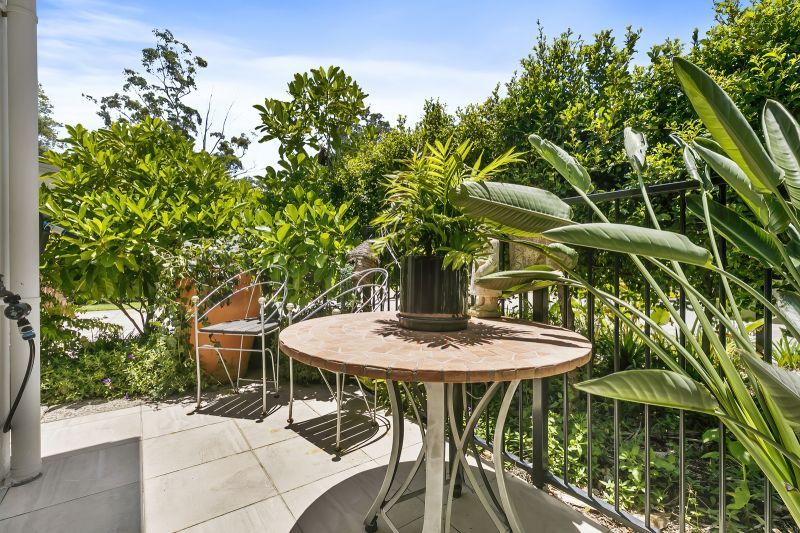 Tropical Oasis- Stunning 2 Bedroom Home + Study