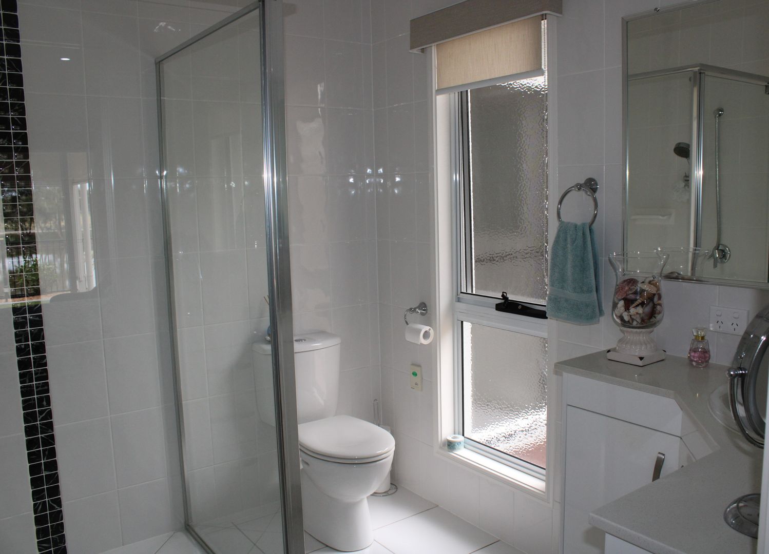 SENSATIONAL LAKEFRONT HOME.