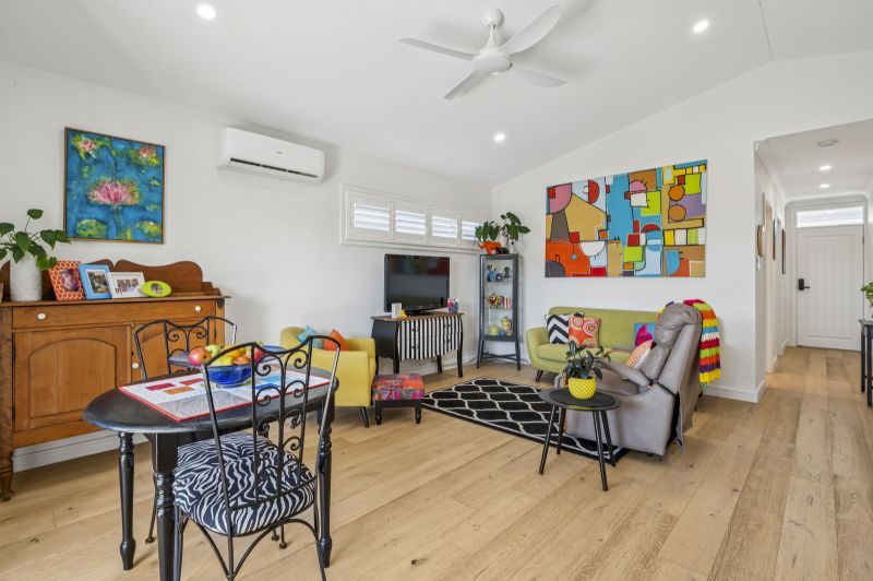 Expansive Alfresco & Vibrant Modern Design