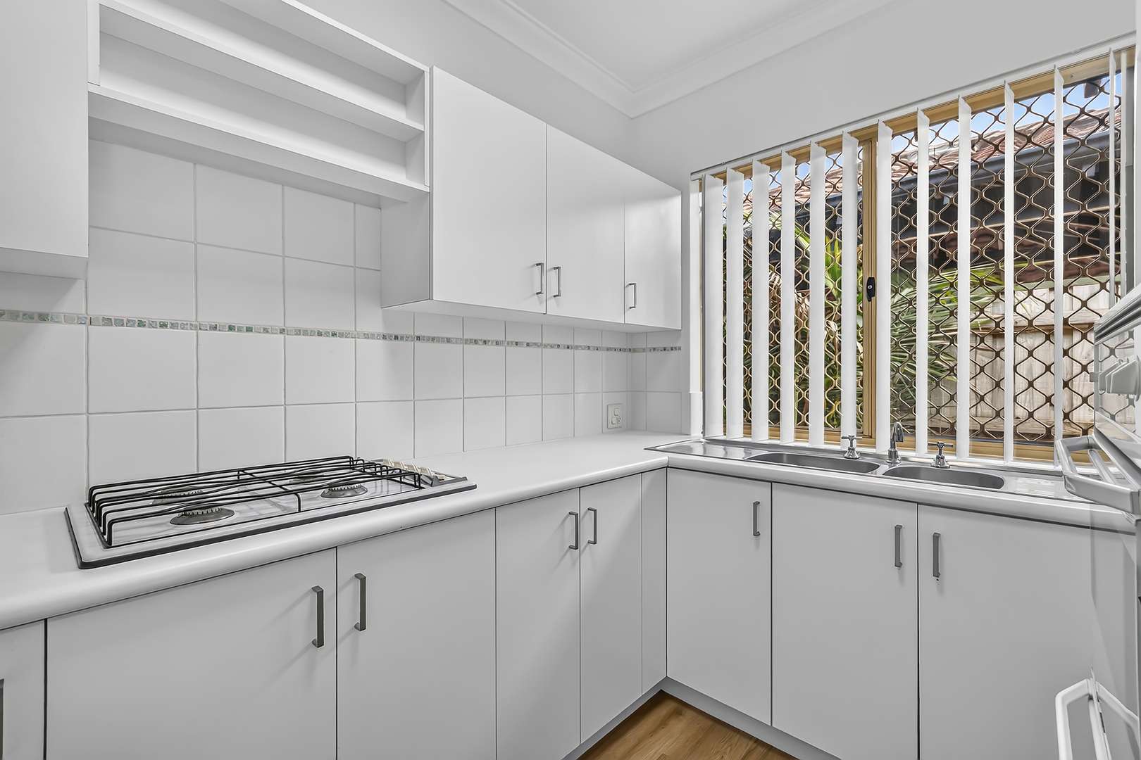 Light-filled corner villa ready to enjoy