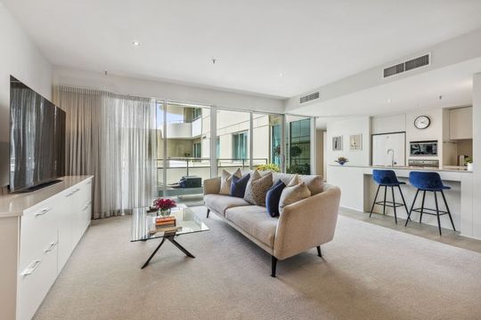 Spacious, north-facing 2-bedroom apartment!