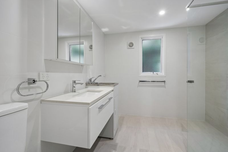 Bright, private & perfectly positioned villa