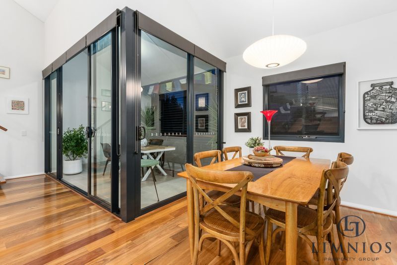 Warehouse Terrace Style Apartment With 3 Bedrooms Plus a Study!!