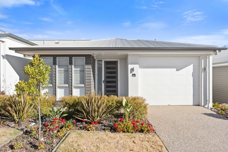 Relaxed Modern Living: Superb Location