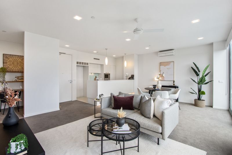 Retire in a beautiful cosmopolitan area with this 3 bed apartment!