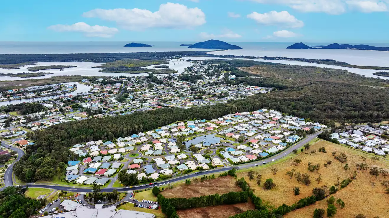 Spacious 2 Bedroom + Study Home - Sirocco II - Home 43 Sirocco II