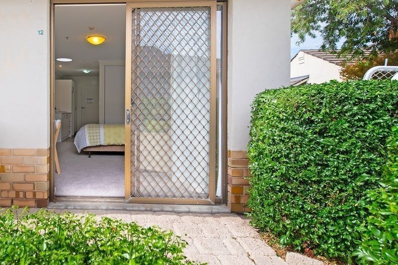 Multiple financial purchase options on this refurbished serviced apartment