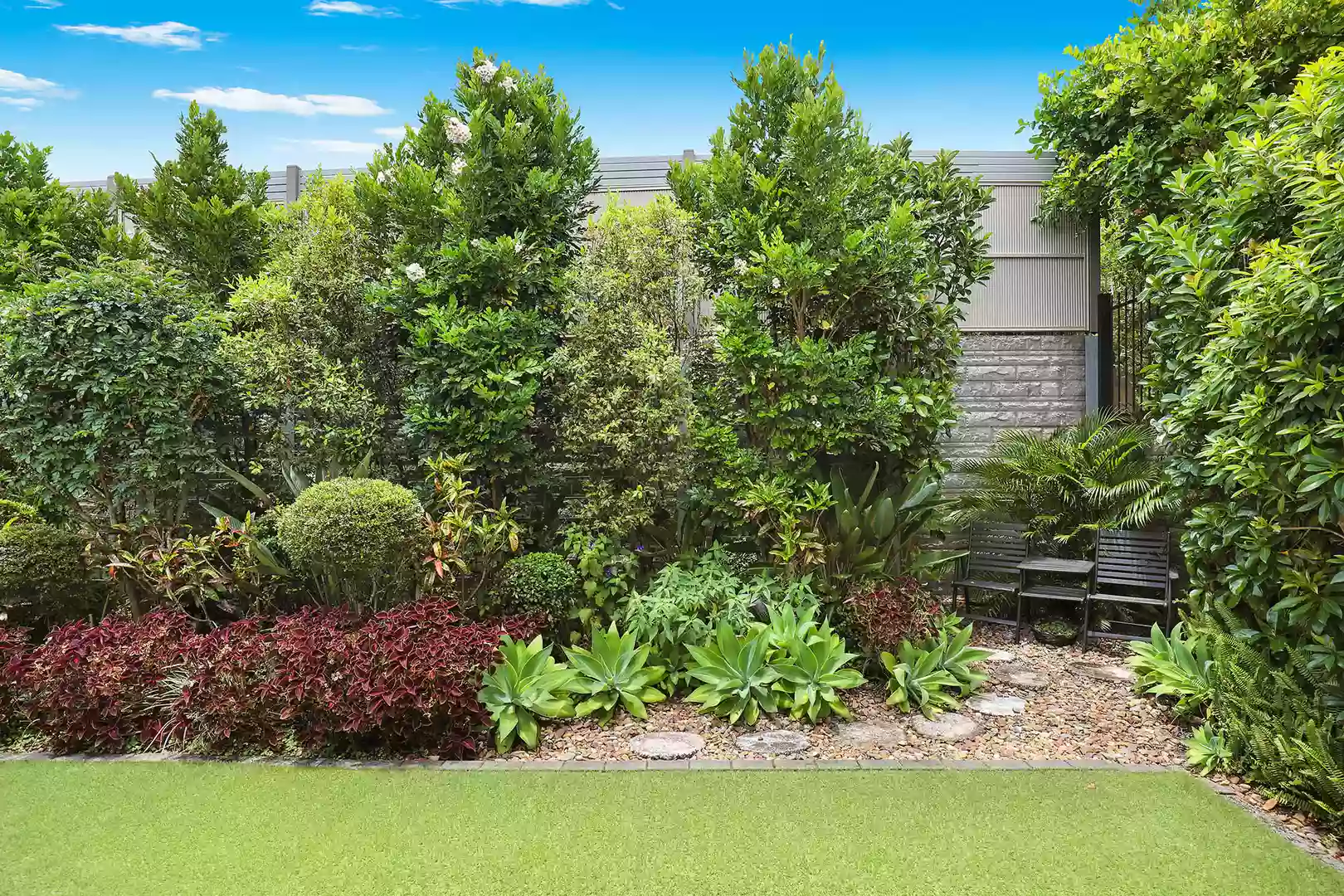 Modern Elegance on a Coveted Corner – Effortless Living Awaits - Villa 94