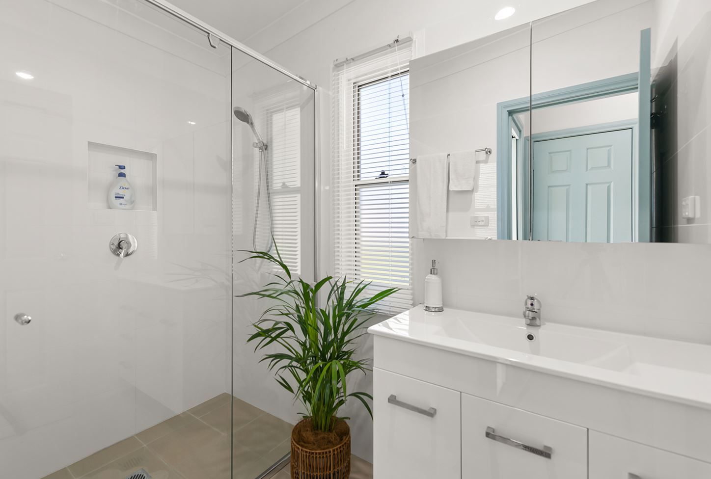 Perfect Presentation - Gorgeous rear garden with park like view - Air Conditioned