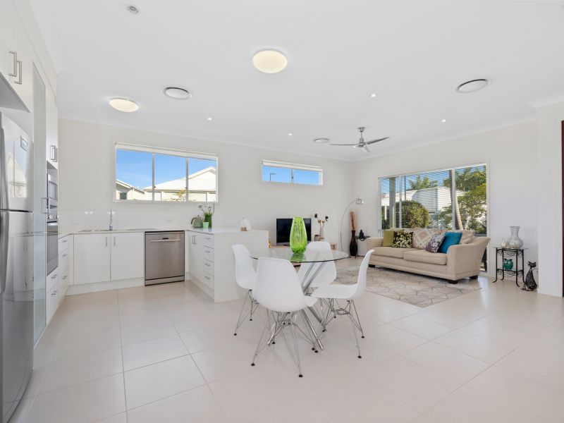 Corner Block With Green Outlook!