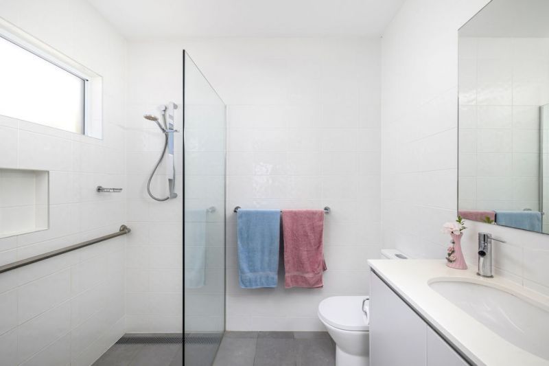 Open & Bright – Spacious Three-Bedroom Home