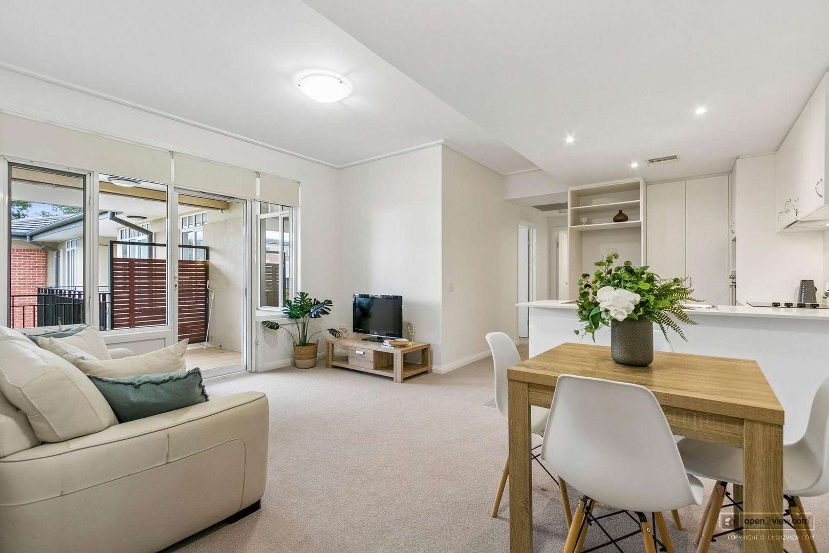 Bright, Stylish and Garden Views