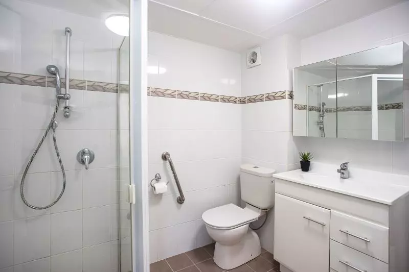 Spacious ground floor 2 bedroom unit