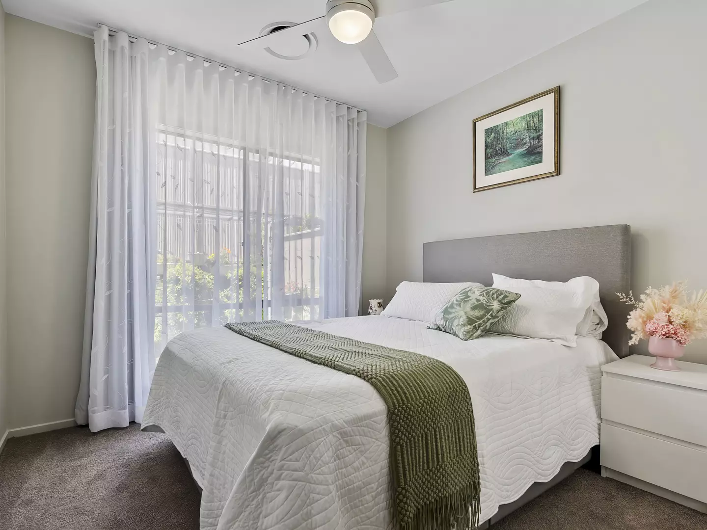 Halcyon Promenade - Established Luxury low maintenance home