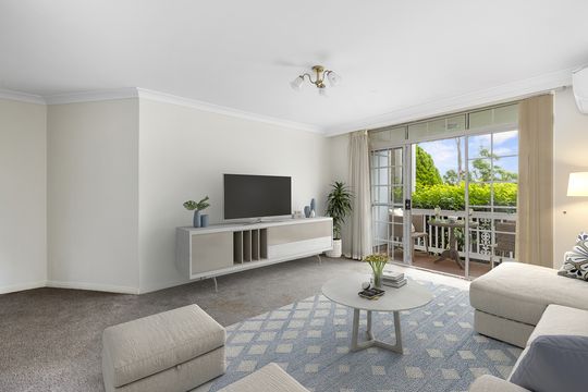 Stunning garden unit with sunny north-facing terrace and district views
