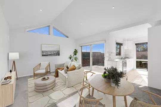 Renovated 3 Bedroom Villa with Garage and Solar HWS