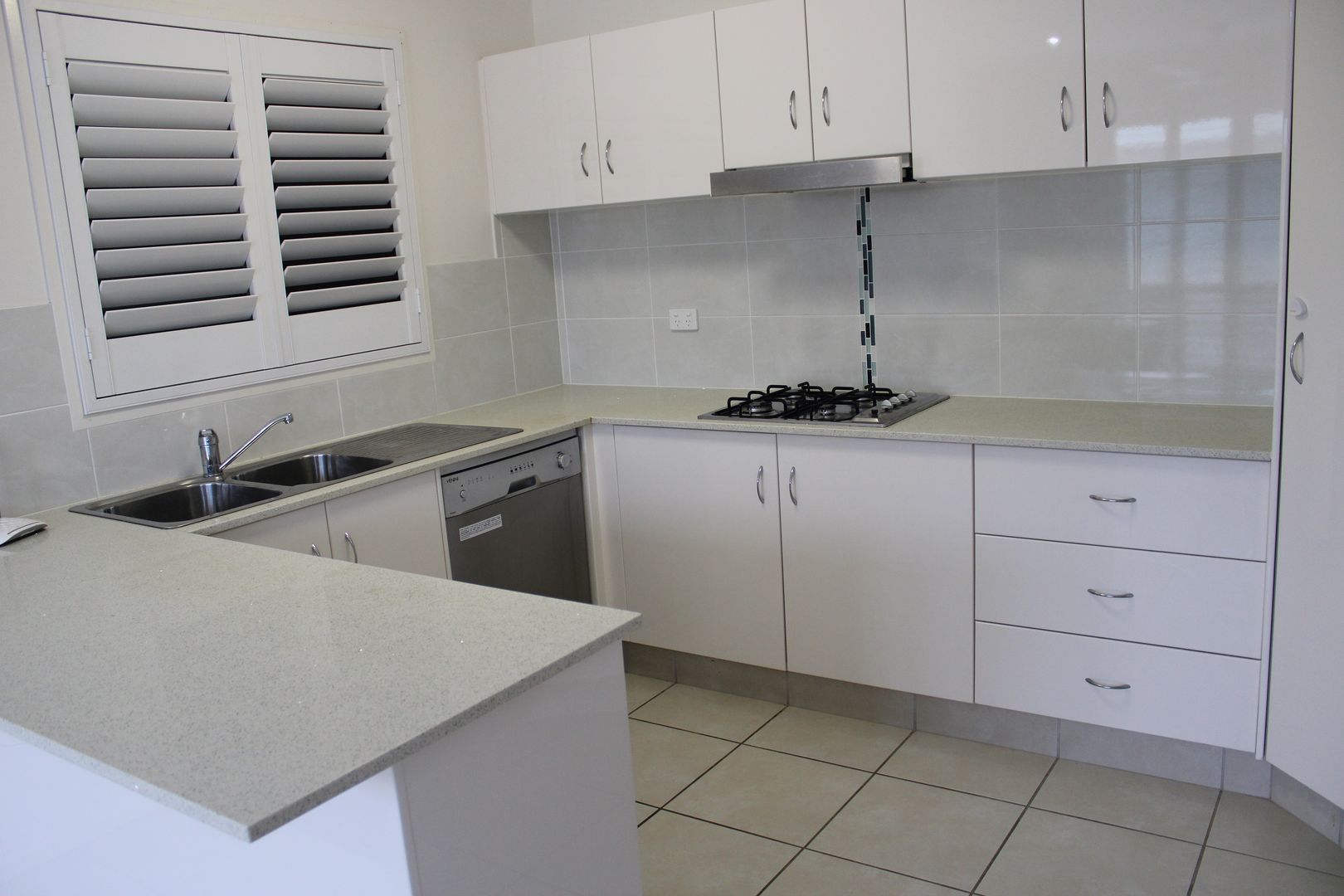 Centrally located 2 bed home in Palm Lake Resort Eagleby