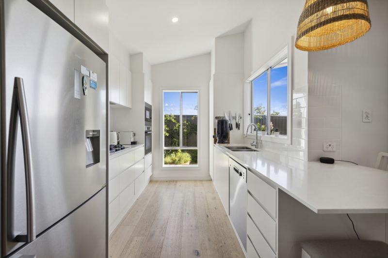 Classic Coastal Haven- 2 Bedroom + Study