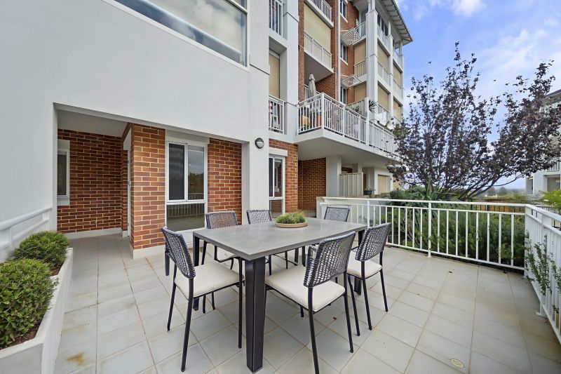 UNDER OFFER - Impressive Ground Floor Apartment