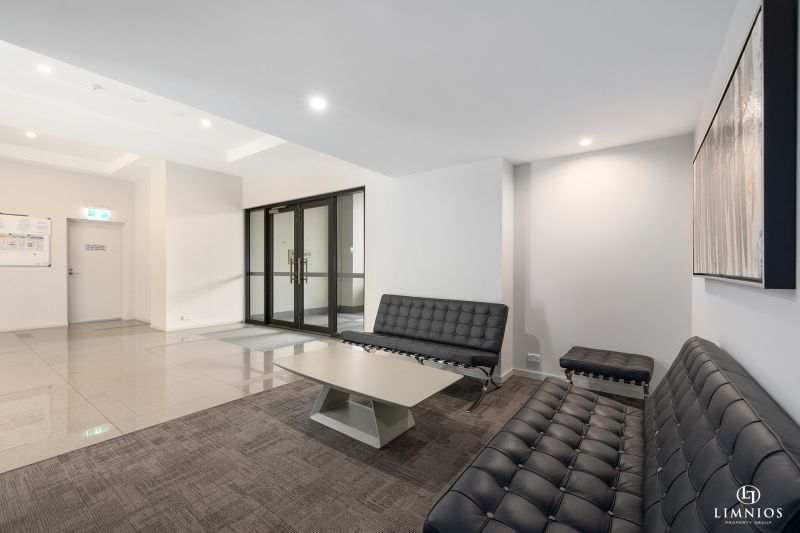 Exquisite Modern Living, Impressive with Great View!