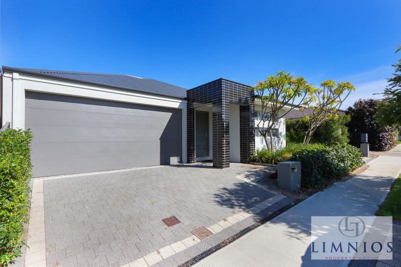 Street Front Stunner !