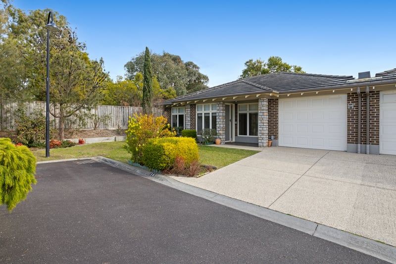 Bright, Refreshed Unit in Quiet Court Setting