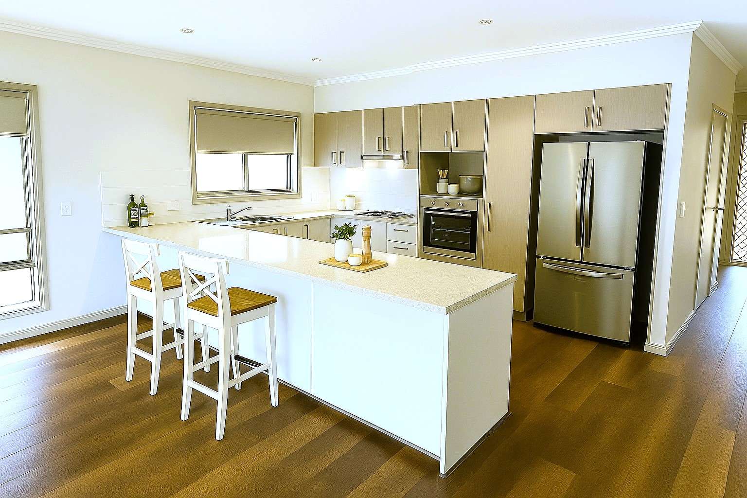Stunning and Spacious 2 Bedroom Home with 2 Garage 