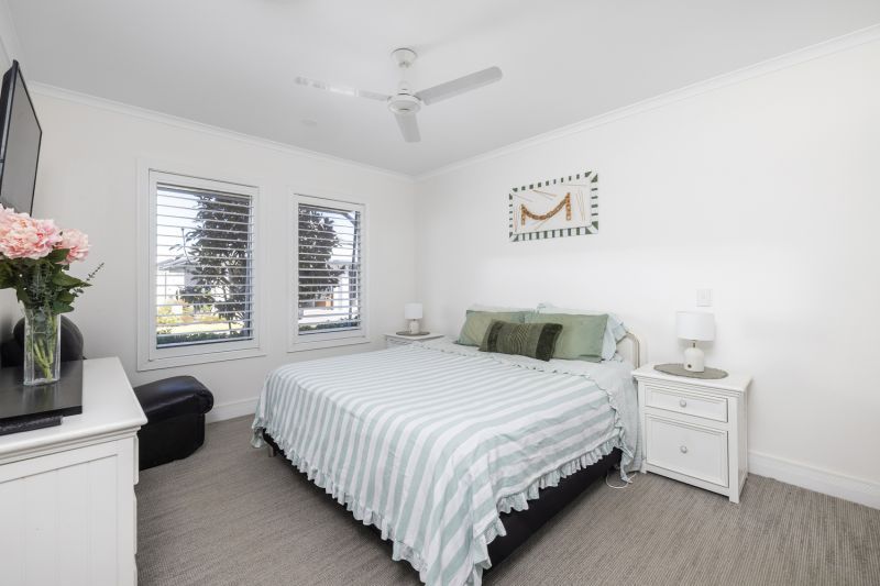 Elegant Three-Bedroom Retreat - Sunlit Alfresco Living
