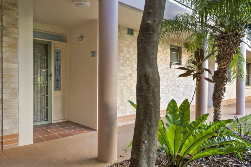 East facing ground level unit with access to the gardens