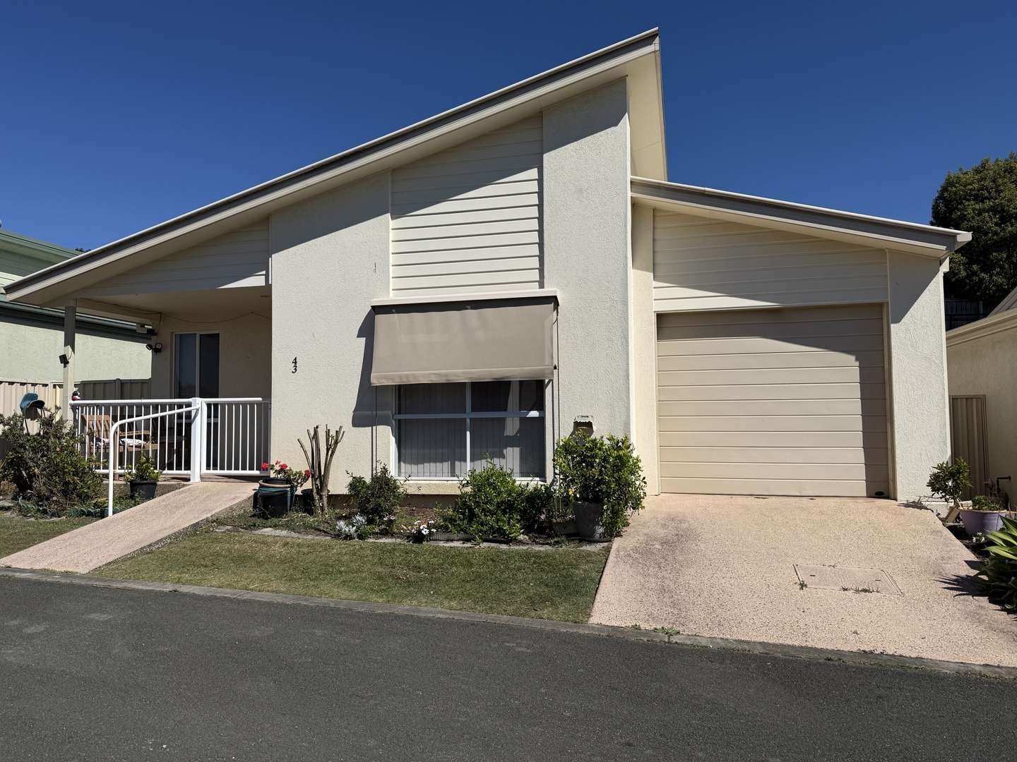 Two bedroom home plus study in Palm Lake Resort Eagleby