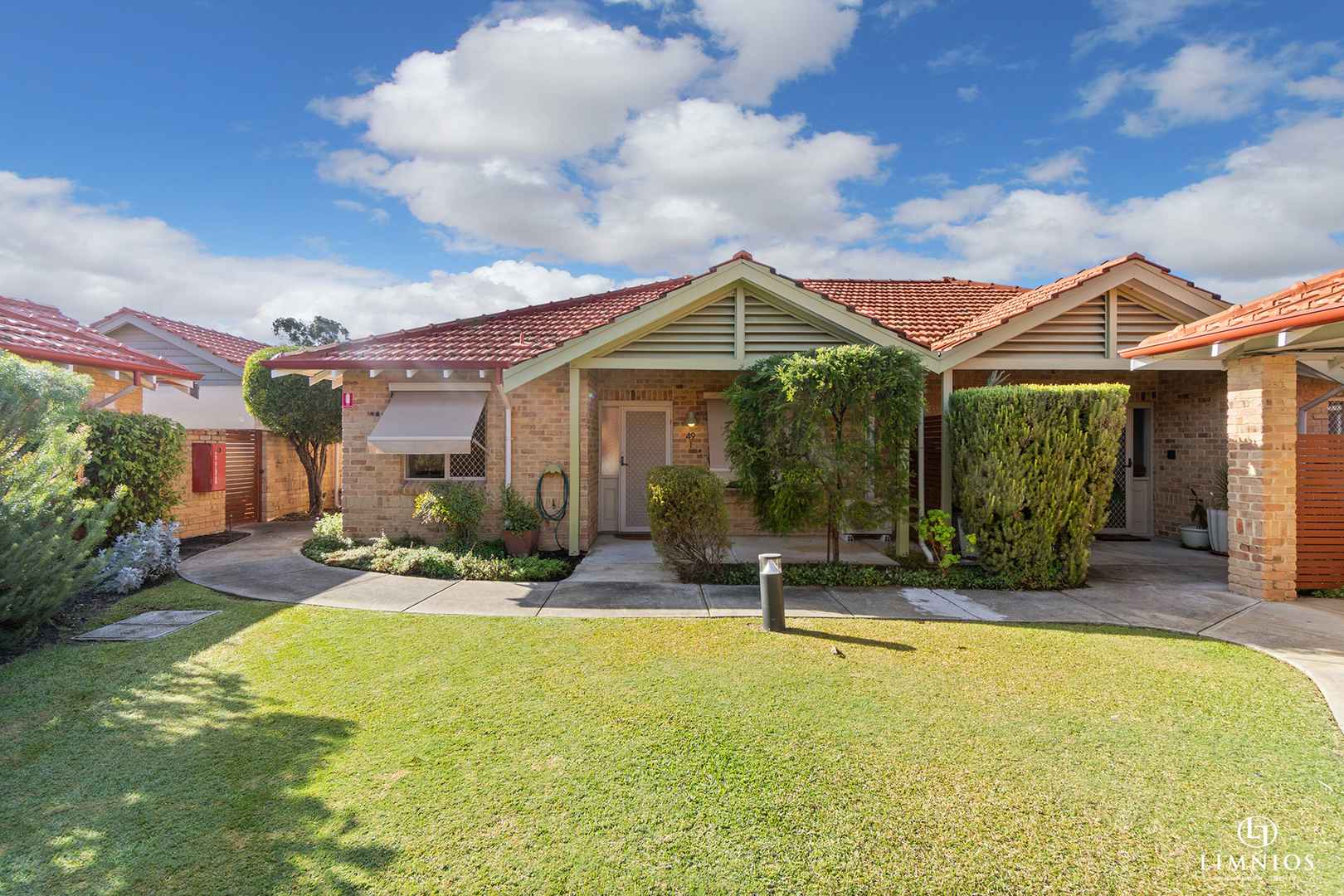 NOW UNDER OFFER.  Light and bright villa with contemporary features
