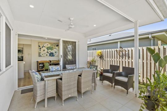 Tranquil Living, Spacious Backyard