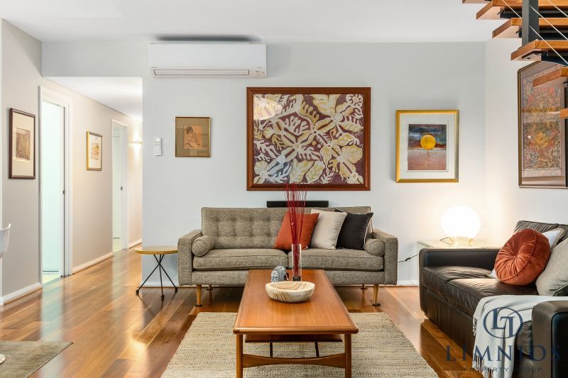 Warehouse Terrace Style Apartment With 3 Bedrooms Plus a Study!!