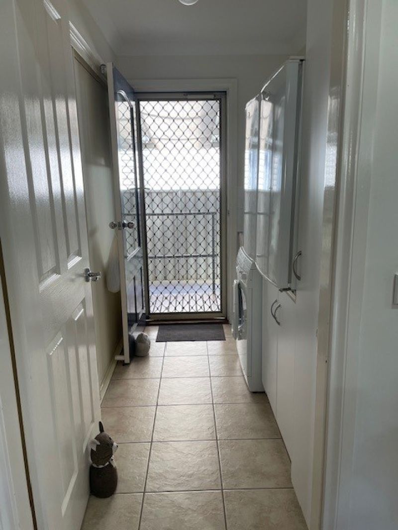 Quiet Court Location, just move in!