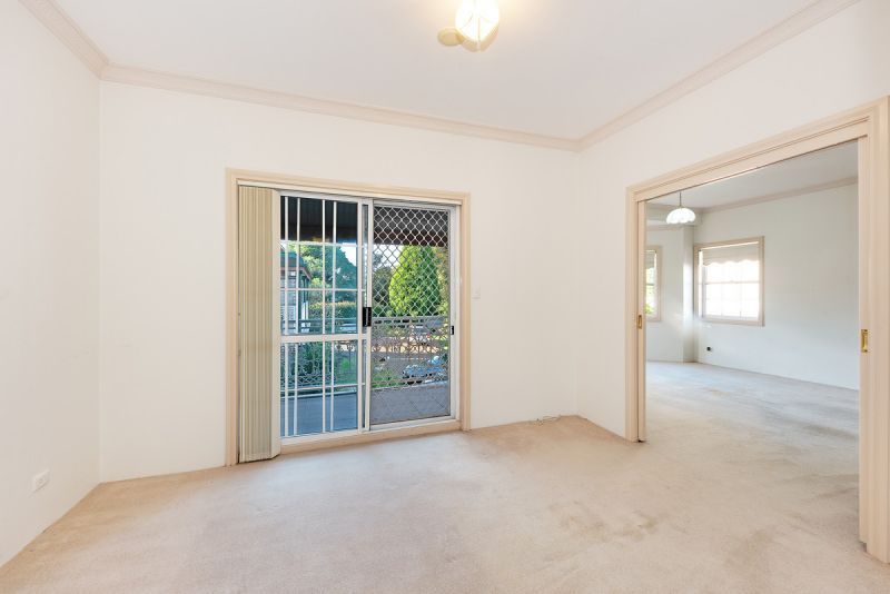 PREMIER,  SPACIOUS ONE BEDROOM APARTMENT