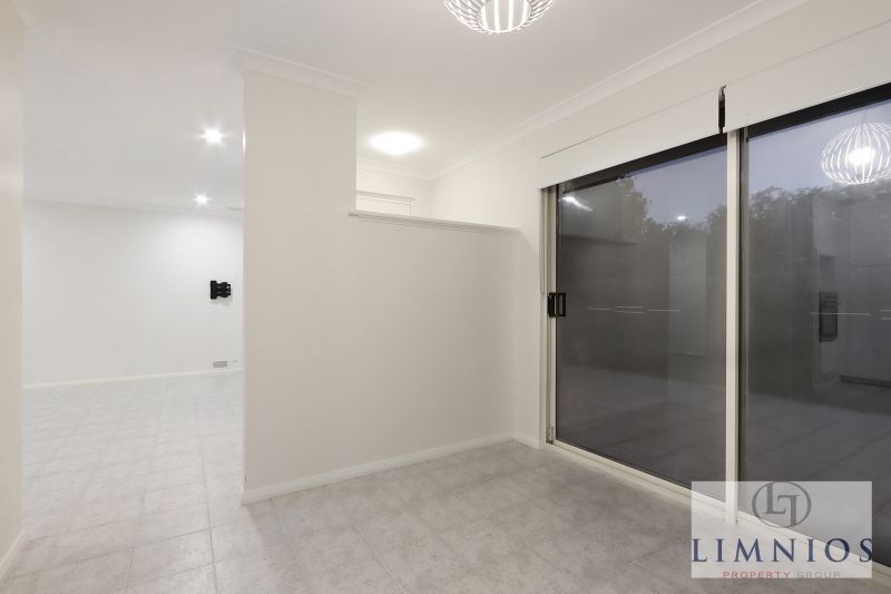 Street Front Home In Quiet Cul - De - Sac