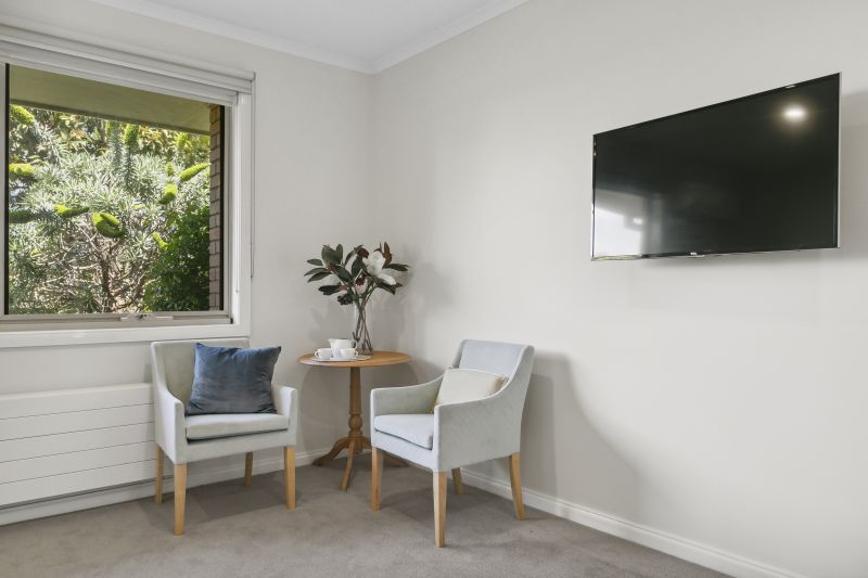 Independent studio apartment with new kitchen